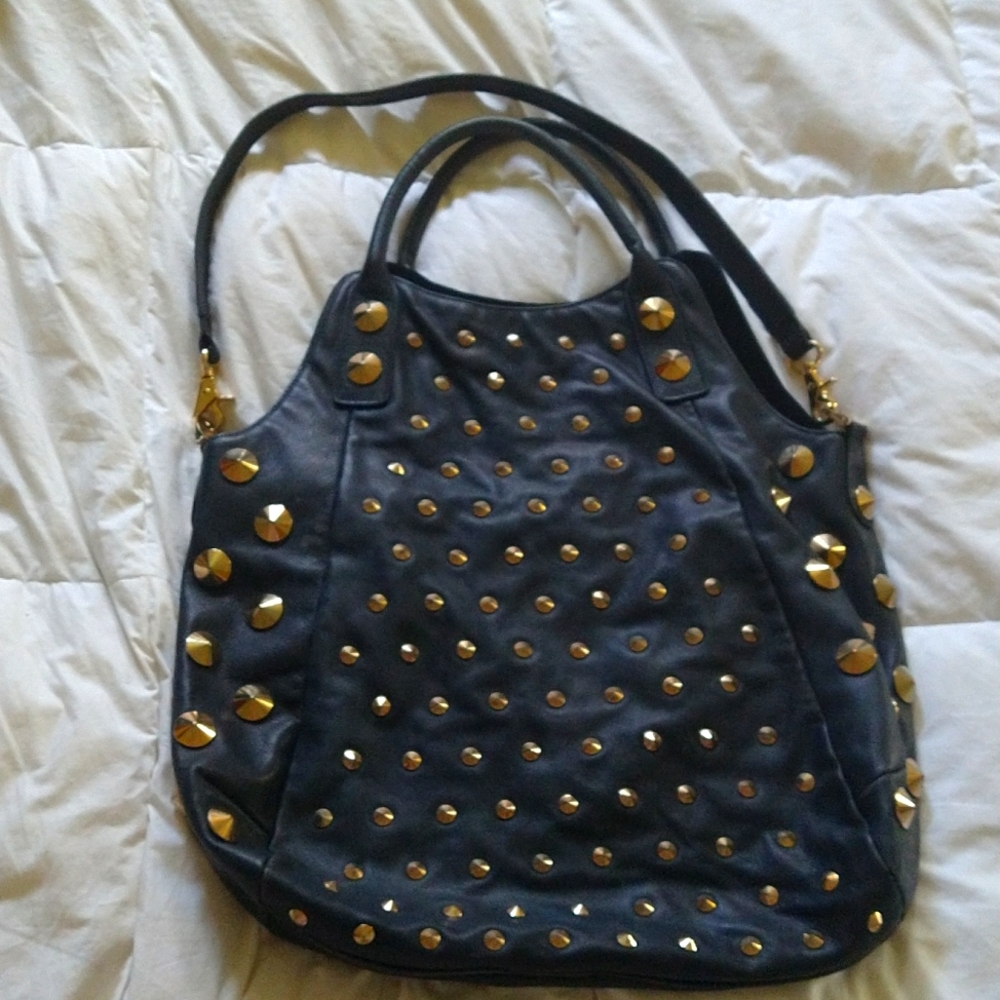 Be and D purse